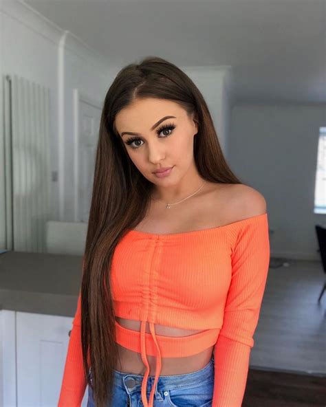 Ultimate Hot TikToker Girls .